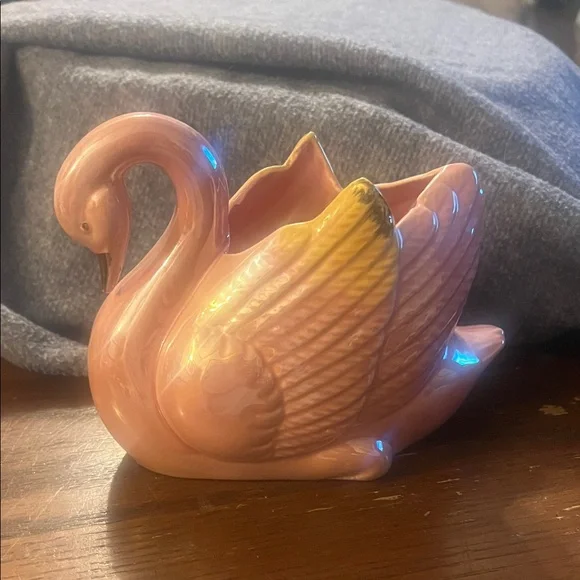 Elegant Pink Swan Ceramic Vase - Picture 3 of 4